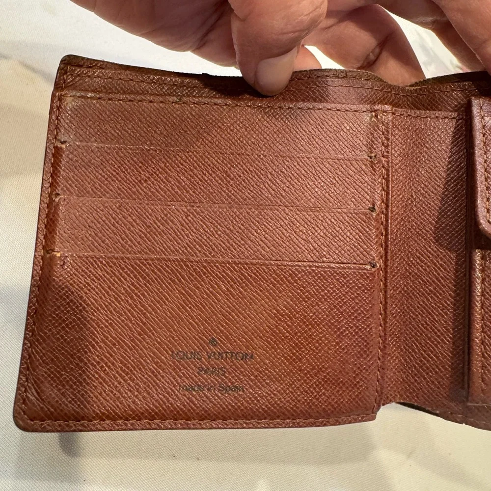 Authentic Louis Vuitton Monogram Men’s Wallet